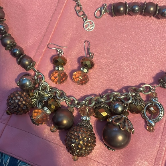 As new.  High End costume jewellery bought  from a boutique - Picture 3 of 4